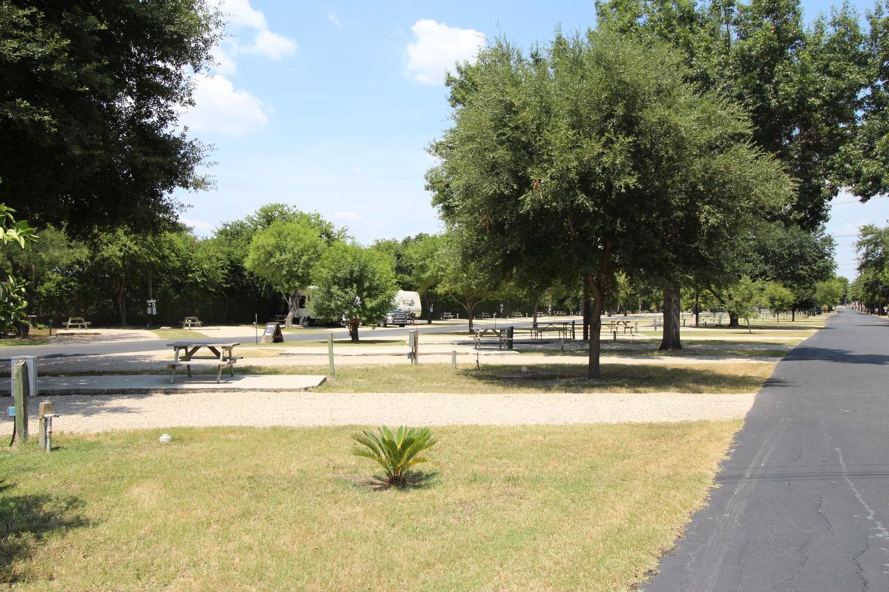 Travelers World Rv Resort San Antonio Eksteriør bilde