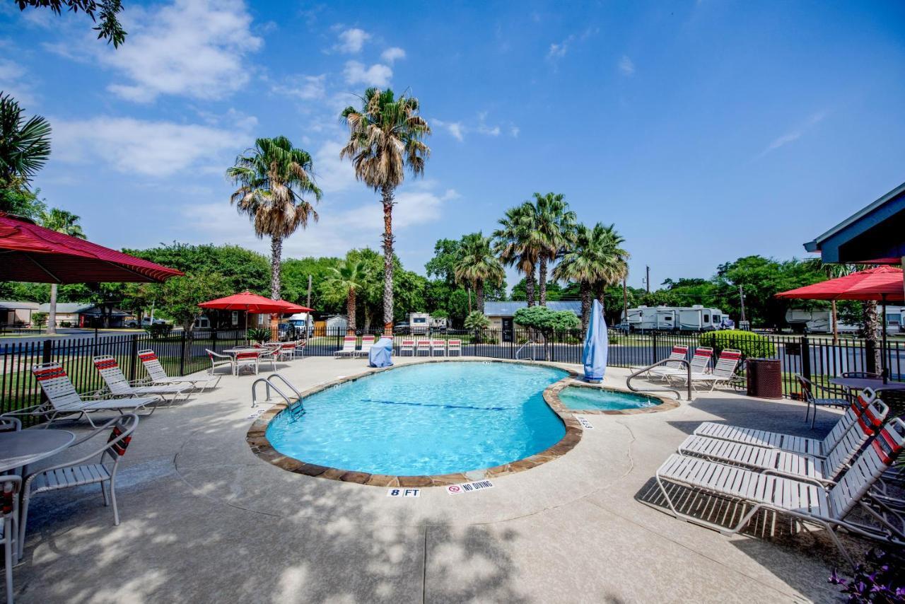 Travelers World Rv Resort San Antonio Eksteriør bilde